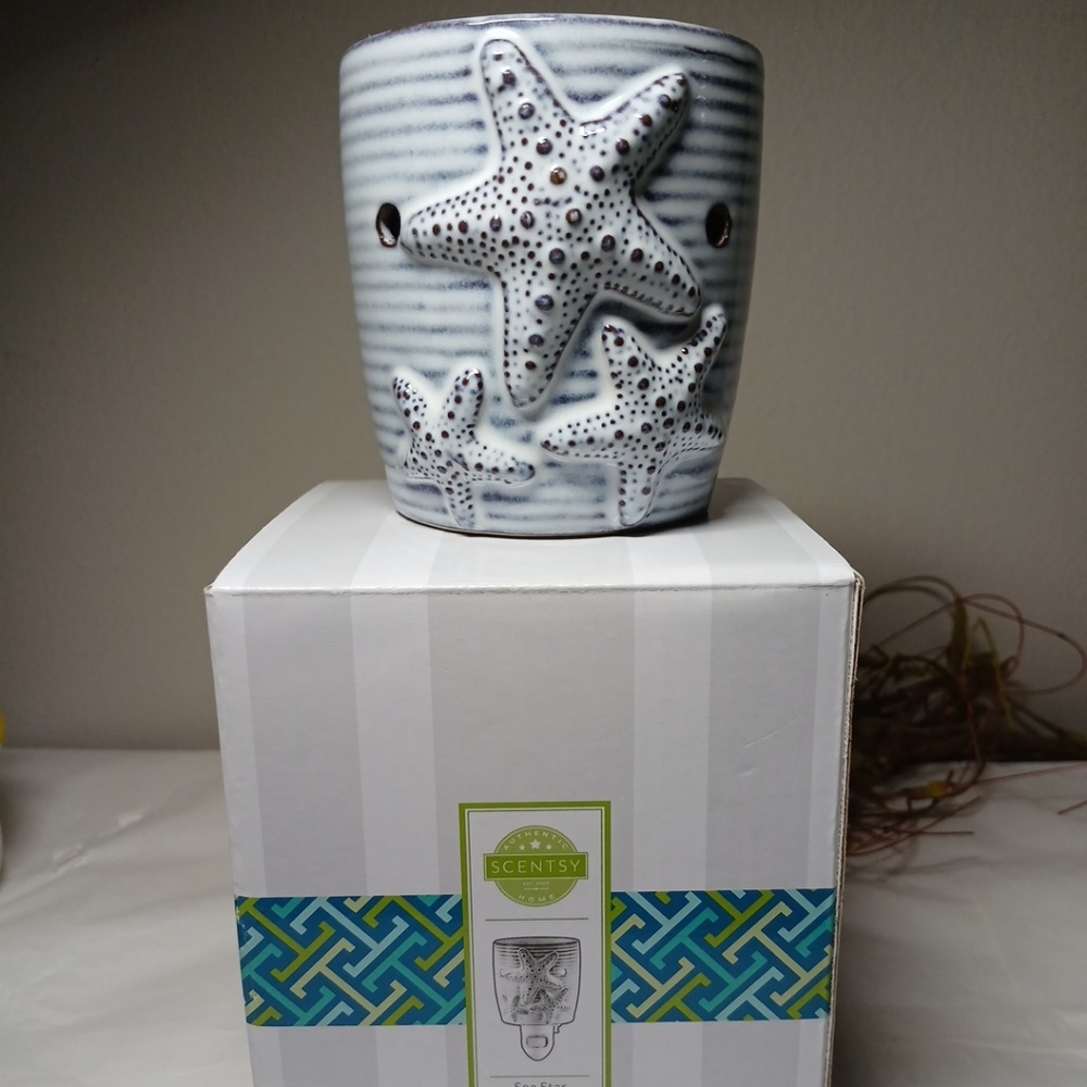 Scentsy Sea Star Ceramic Plug-In Wax Warmer - Blue White New In Box